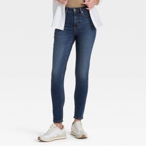 Universal Thread Women’s High Rise Skinny Jeans in Dark Blue
